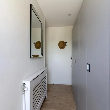 Luxurious Furnished With Terrace *